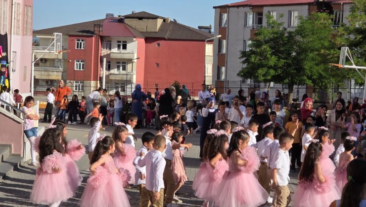 Kulp’ta 1. sınıfların okuma sevinci: Minik yüreklerden büyük başarı