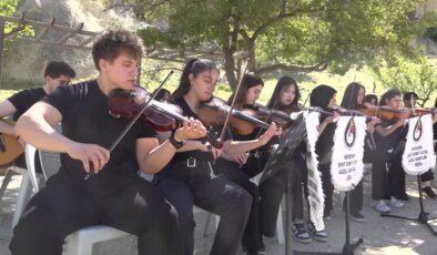 Lise öğrencilerinden müzik dinletisi etkinliği