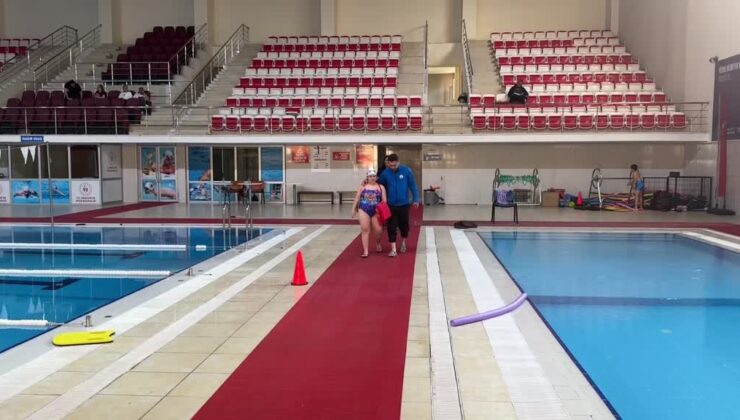 Lösemiyi yenen down sendromlu şampiyon yüzücü Masal’ın hayali milli formayı giymek