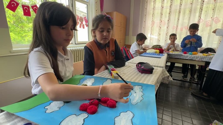 Mavi kapaklar öğrencilerin emeğiyle Anneler Günü hediyesi oldu
