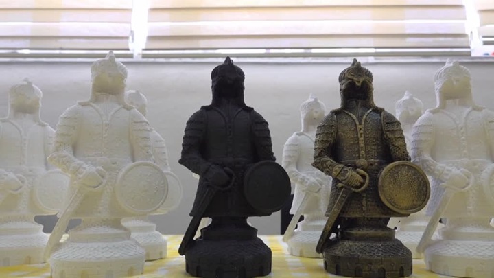 Üniversite öğrencileri Sultan Alparslan temalı hediyelik ürünler üretiyor