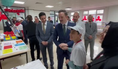 Malazgirt’te TÜBİTAK 4006 Bilim Fuarı açıldı