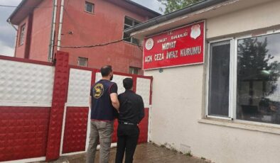 Mardin’de cezaevinden firar eden hükümlü düğünde saz çalarken yakalandı