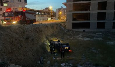 Mardin’de devrilen otomobilin sürücüsü yaralandı