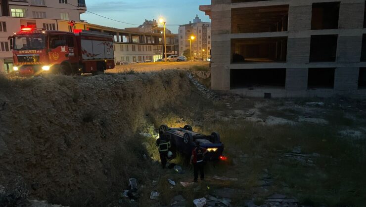 Mardin’de devrilen otomobilin sürücüsü yaralandı