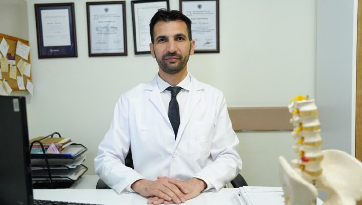 Masa başı çalışanlara omurga sağlığı için düzenli egzersiz önerisi