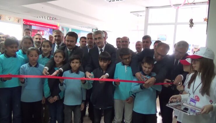 Milli Eğitim Bakan Yardımcısı Yılmaz, TÜBİTAK 4006 Bilim Fuarı’nın açılışına katıldı