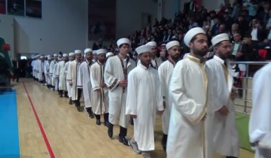 Muş’ta hafızlık eğitimini tamamlayan 300 öğrenciye icazet verildi