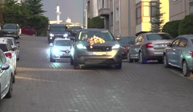 Belediye Başkanı Arı, makam şoförünün gelin aracını sürdü
