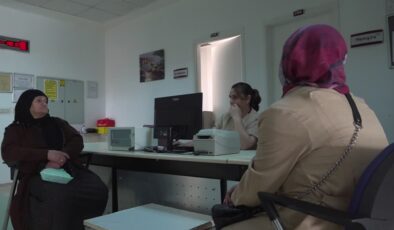 Nezaket hemşire, Hakkari’de 30 yıldır hastalara şefkatle bakıyor