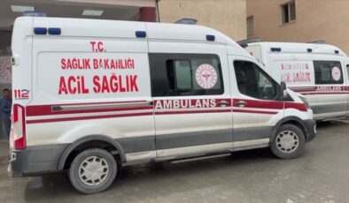 Hakkari’de öğrenci servisi devrildi