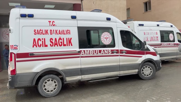 Hakkari’de öğrenci servisi devrildi