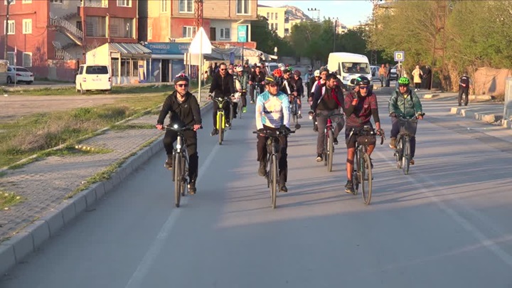 Öğretmenler sağlıklı yaşam için pedal çevirdi