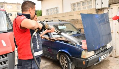 Adıyaman’da yanan otomobilde hasar oluştu