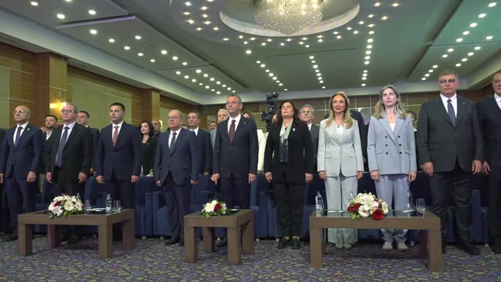 CHP Genel Başkanı Özel, Otizm Sempozyumu’nda konuştu