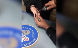 Parmağında sıkışan yüzüğü itfaiye ekipleri çıkardı