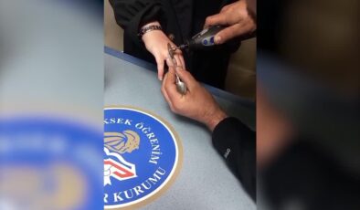 Parmağında sıkışan yüzüğü itfaiye ekipleri çıkardı