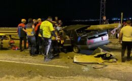 Otomobil bariyere saplandı, hurdaya dönen araçtan sürücü sağ çıktı