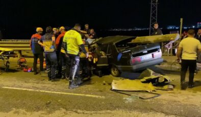 Otomobil bariyere saplandı, hurdaya dönen araçtan sürücü sağ çıktı
