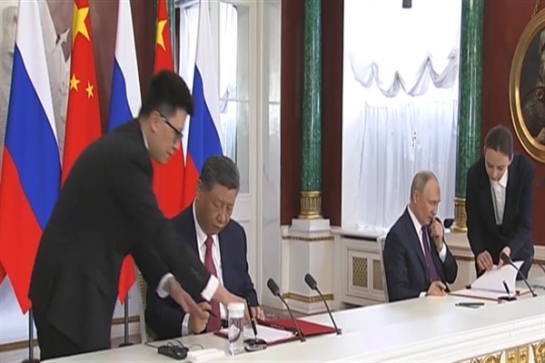 Putin ve Xi, stratejik ortaklık bildirisine imza attı