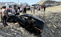 Şarampole devrilen hafif ticari araçtaki 3 kişi öldü, 3 kişi yaralandı