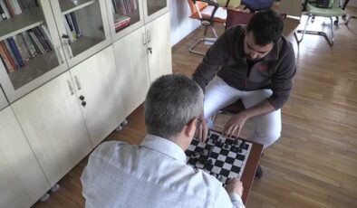 Üniversite yıllarında başlayan şizofreni hastalığını yenip memurluğa atandı