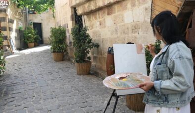 Tarihi sokakları tuvaline yansıtıyor