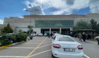 Şanlıurfa Siverek’te öğrenci servisi ile tır çarpıştı: 9 yaralı