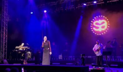 Şarkıcı Sıla, hayranlarıyla unutulmaz bir gece yaşattı