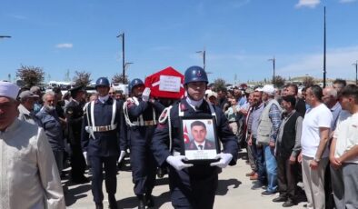 Şehit olan J. Astsubay Kıdemli Çavuş Polat için memleketi Sivas’ta cenaze töreni düzenlendi