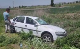 Otomobil şarampole devrildi: sürücü ve yolcu yaralandı
