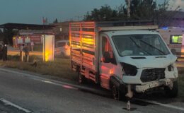 Siirt’te kamyonet ile hafif ticari araç çarpıştı, 4 kişi yaralandı