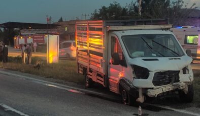 Siirt’te kamyonet ile hafif ticari araç çarpıştı, 4 kişi yaralandı