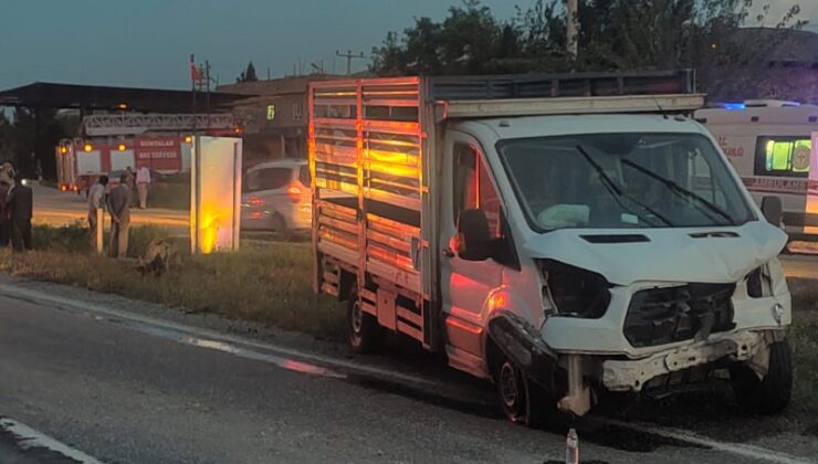 Siirt’te kamyonet ile hafif ticari araç çarpıştı, 4 kişi yaralandı