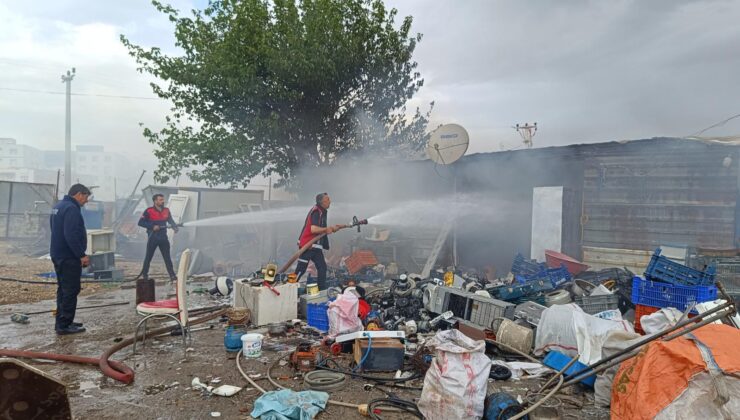 Şırnak’ta hurda toplama merkezinde çıkan yangın söndürüldü