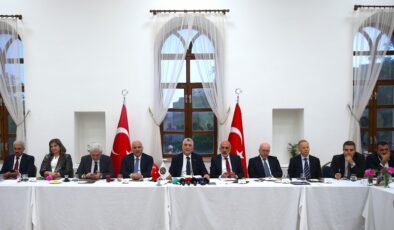 Ticaret Bakanı Bolat, Diyarbakır’da meslek odalarının temsilcileriyle bir araya geldi