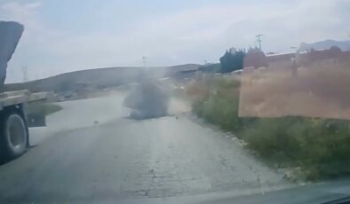 Tırdan düşen mermer bloğuna çarpış son anda önlendi