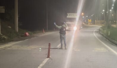 Tırın dorsesindeki gizli bölmede 42 düzensiz göçmen yakalandı