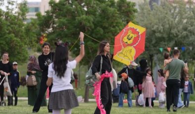 Başkentte “Kuşluk Dergi Uçurtma Şenliği” düzenlendi