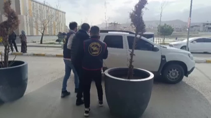 Hırsızlık suçundan aranan 8 şüpheli yakalandı