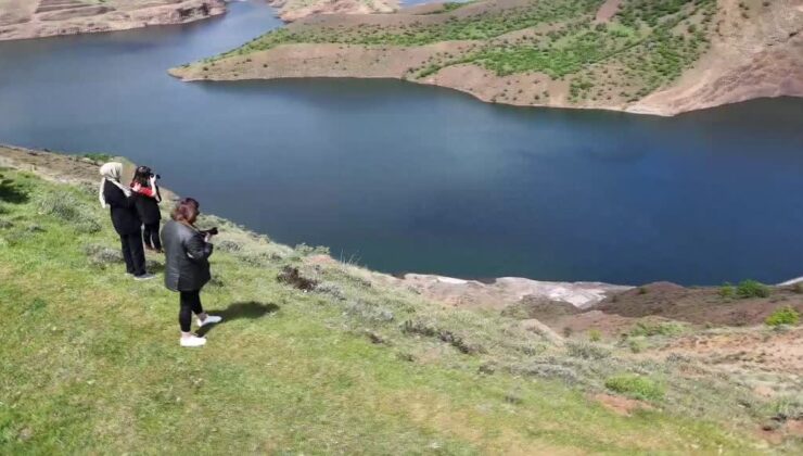 Vangölü Ekspresi’nin güzergahı fotoğraf meraklılarına kartpostallık kareler sunuyor
