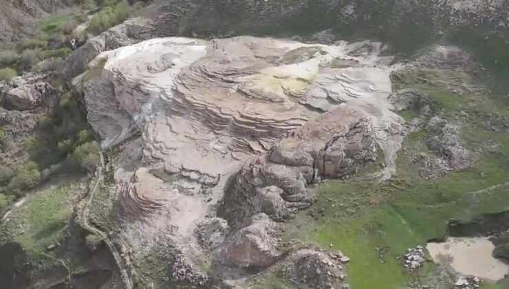 Van’ın Pamukkale’si baharda ziyaretçilerin akınına uğruyor