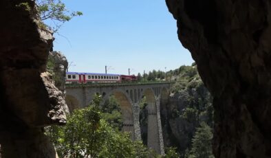 Varda Köprüsü’nden geçen Erciyes Ekspresi’nde yeşil rota ile eşsiz yolculuk