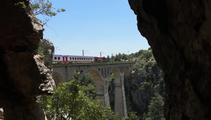 Varda Köprüsü’nden geçen Erciyes Ekspresi’nde yeşil rota ile eşsiz yolculuk