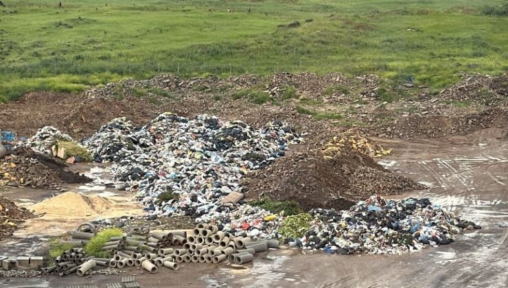 Kayapınar Belediyesi’ne Ait Depolama Alanı Çöplüğe Döndü: Vatandaşlar Tepkili