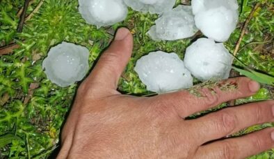 Akdoruk ve İslamköy’de yumurta büyüklüğünde dolu yağdı