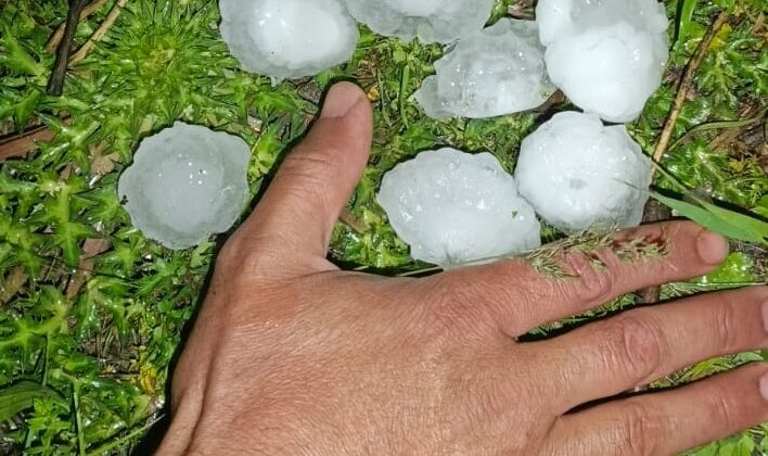 Akdoruk ve İslamköy’de yumurta büyüklüğünde dolu yağdı