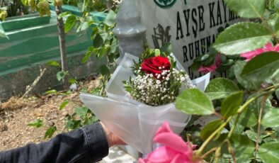 Anneler Günü’nde Diyarbakır’daki mezarlıklar doldu taştı