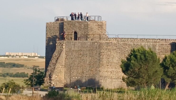 Diyarbakır’da ‘Surlara Çıkma’ sezonu başladı: Tehlikeye rağmen ziyaretçiler akın ediyor