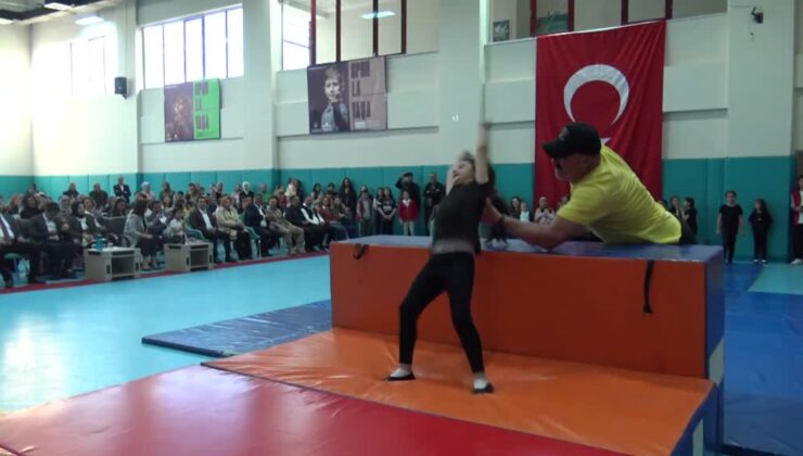 Sarıkamış’ta çocuklar müzikteki yeteneklerini sergiledi